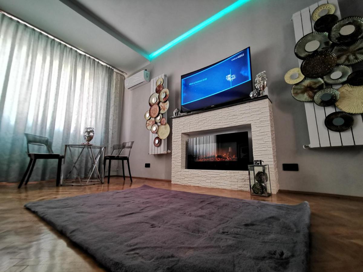 Crystal Central Apartment Braşov Buitenkant foto