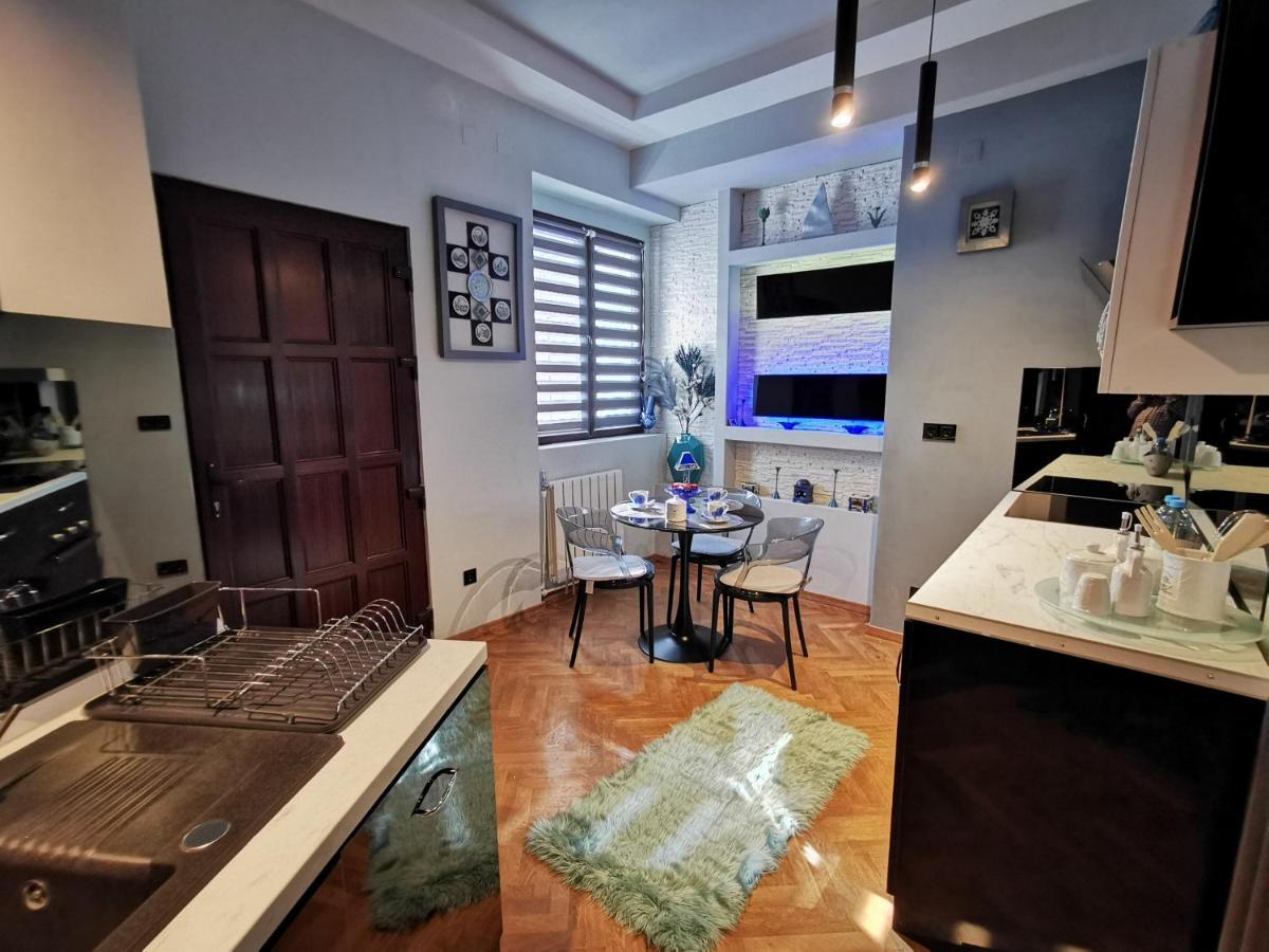 Crystal Central Apartment Braşov Buitenkant foto