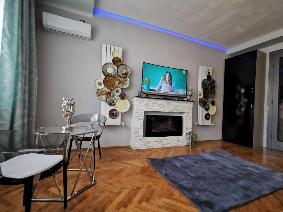 Crystal Central Apartment Braşov Buitenkant foto