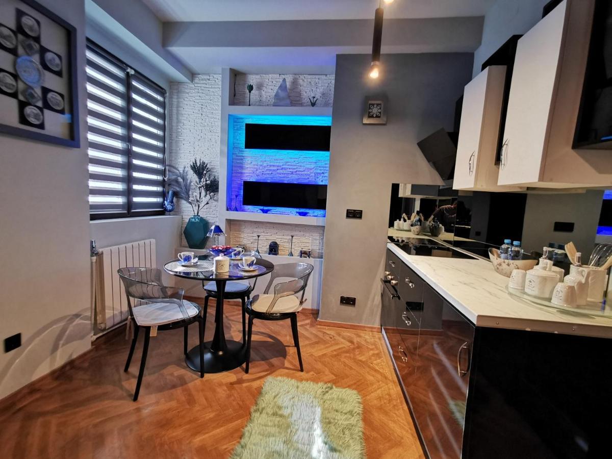 Crystal Central Apartment Braşov Buitenkant foto