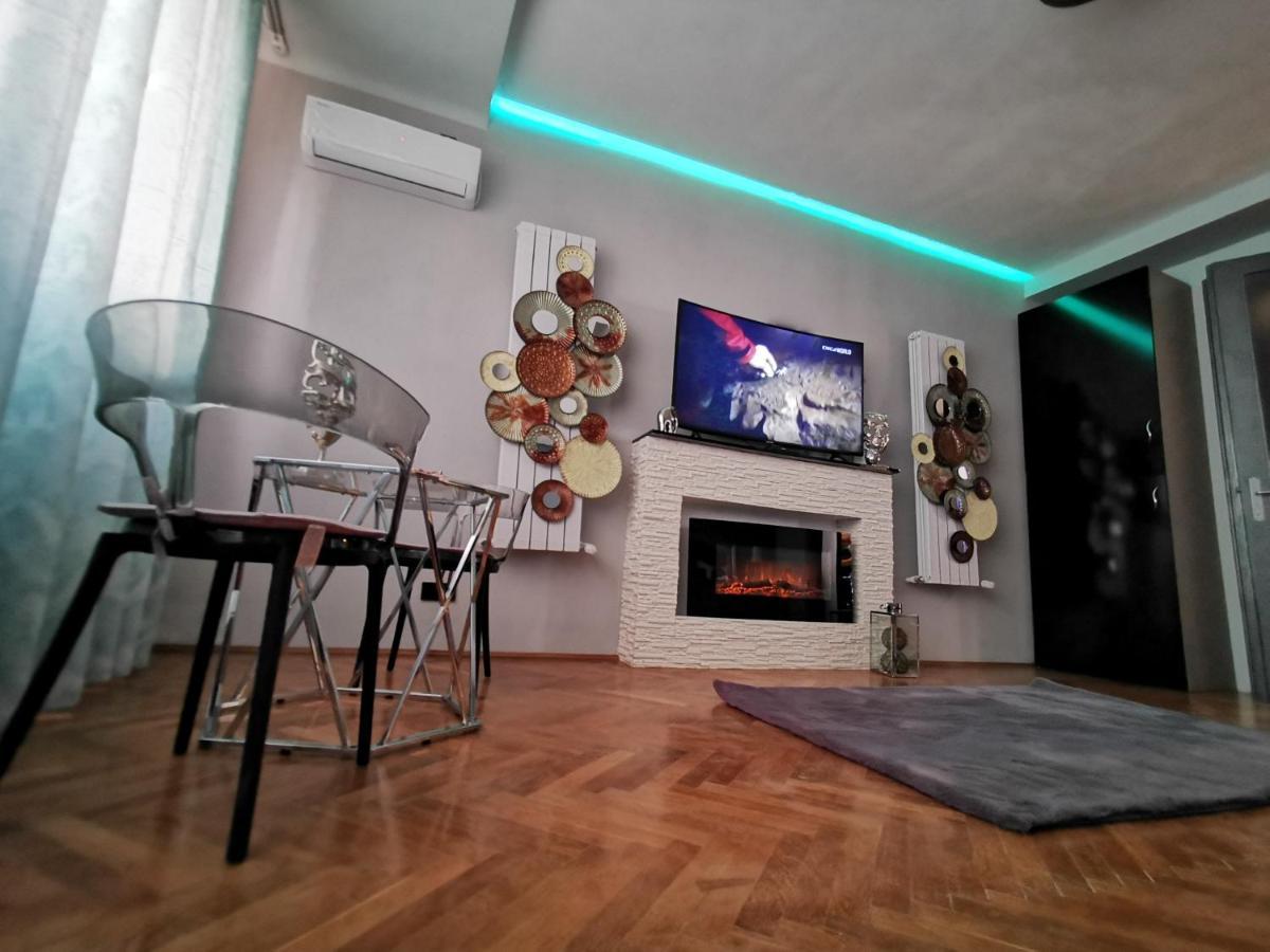 Crystal Central Apartment Braşov Buitenkant foto