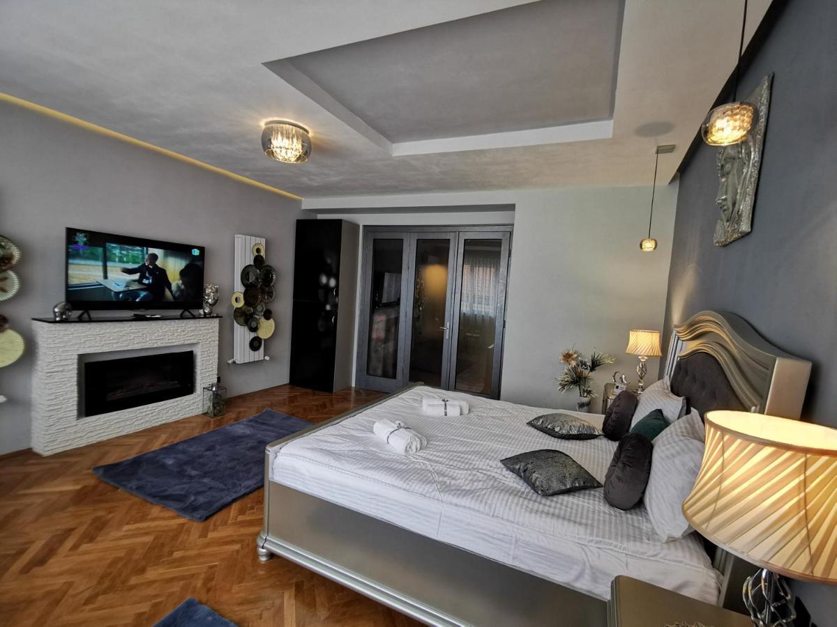 Crystal Central Apartment Braşov Buitenkant foto