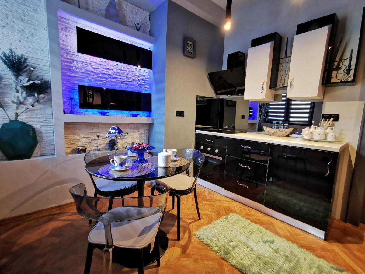 Crystal Central Apartment Braşov Buitenkant foto