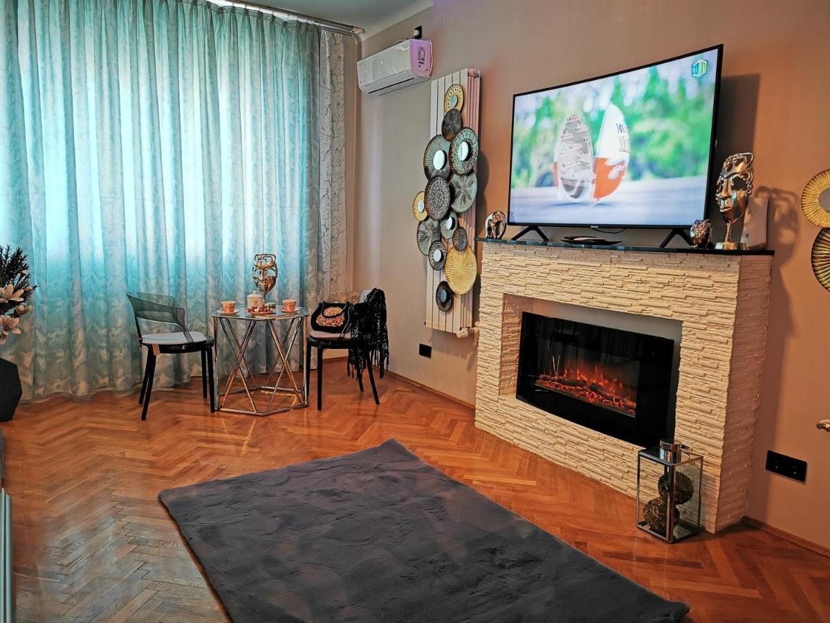 Crystal Central Apartment Braşov Buitenkant foto