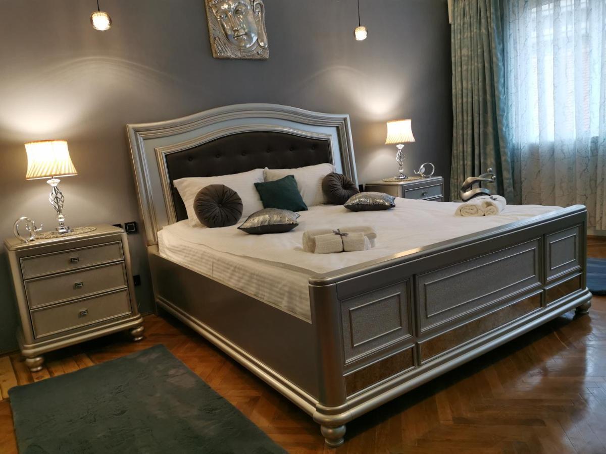Crystal Central Apartment Braşov Buitenkant foto