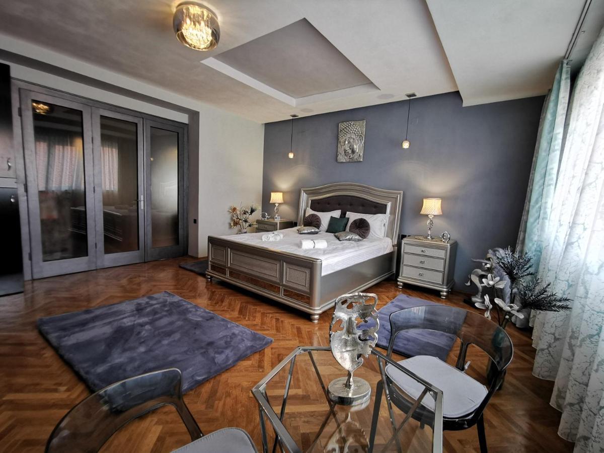Crystal Central Apartment Braşov Buitenkant foto