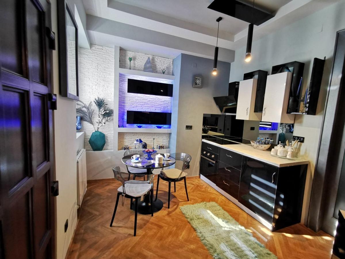 Crystal Central Apartment Braşov Buitenkant foto